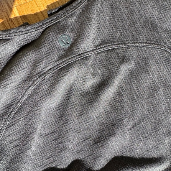 Lululemon black cropped tank size 6 - Picture 4 of 4